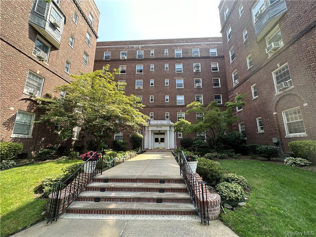 17506 Devonshire Boulevard Unit 4C