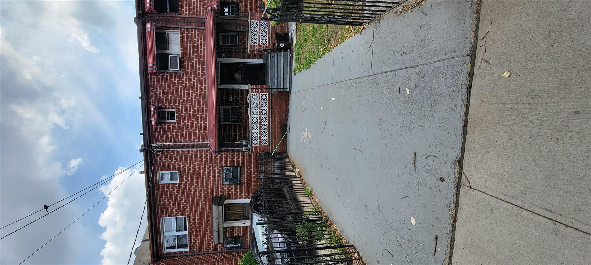 589 Saratoga Ave