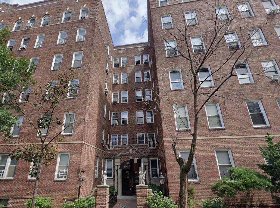 3505 72nd St Unit 2C