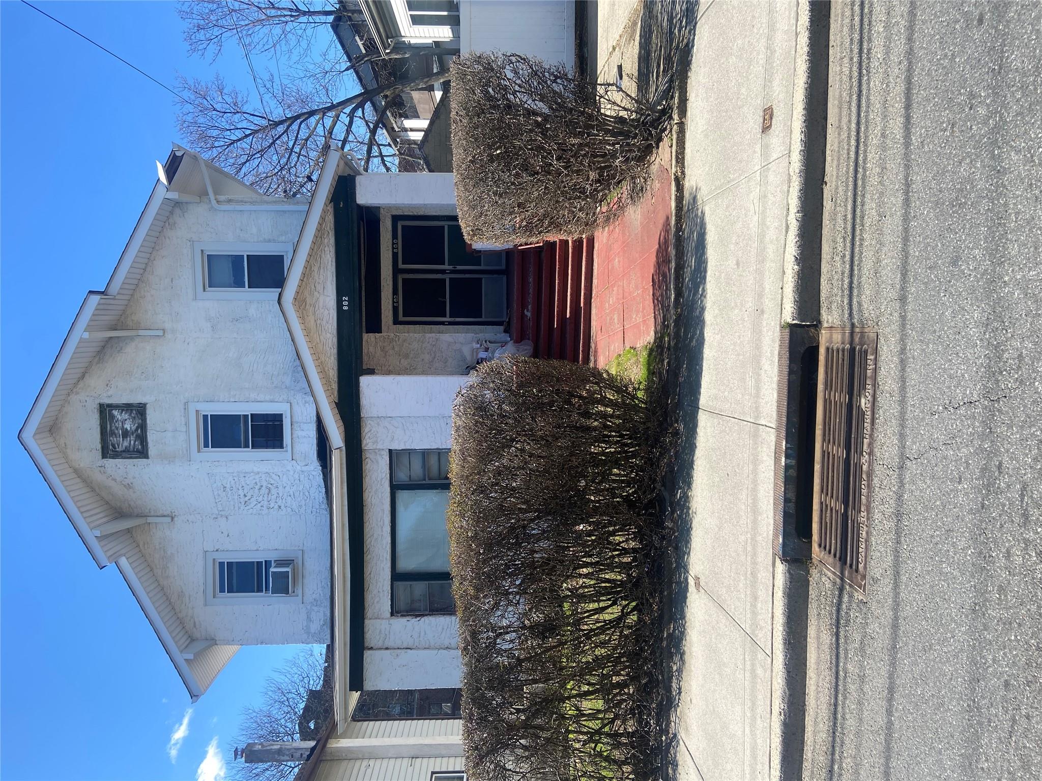802 Empire Ave