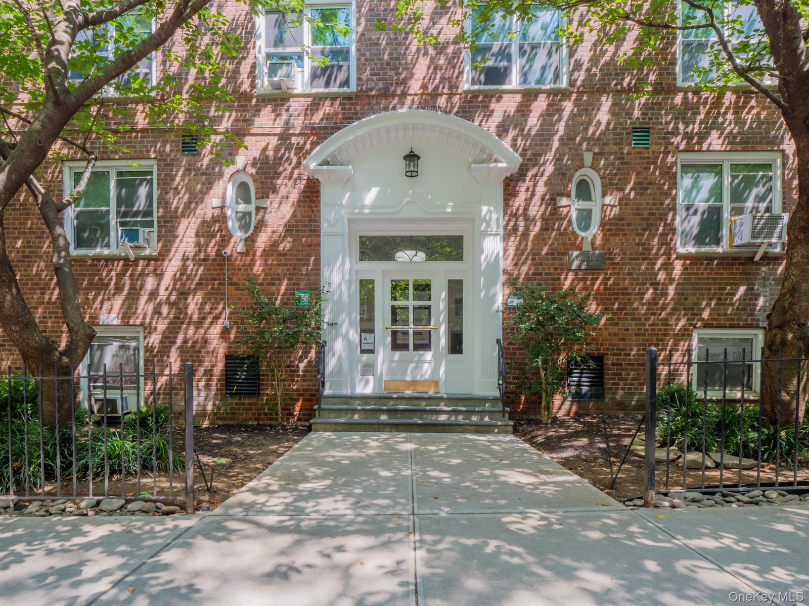 3415 74th St Unit 4H