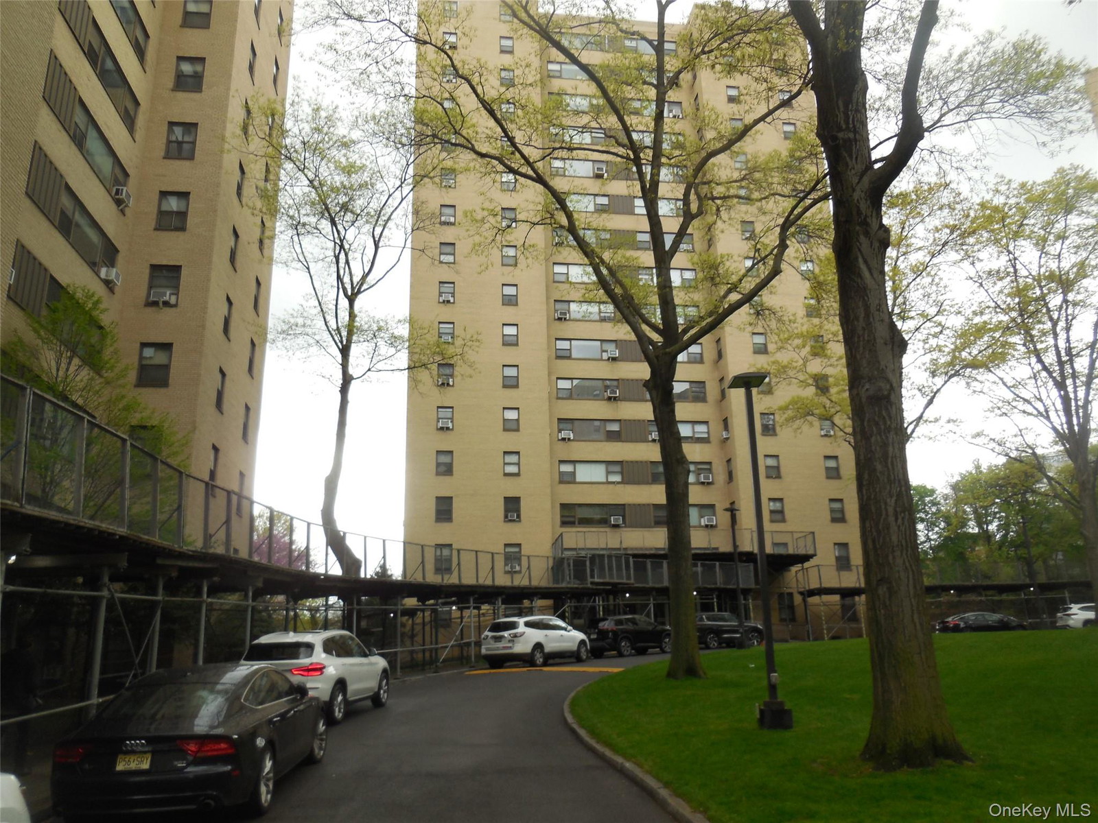 4 Fordham Hill Oval Unit 5E