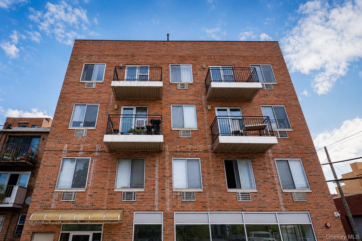 3153 Linden Pl Unit 2E