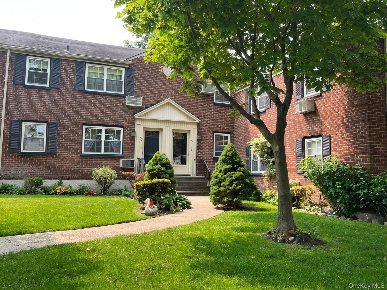 21012 69th Ave Unit Lower