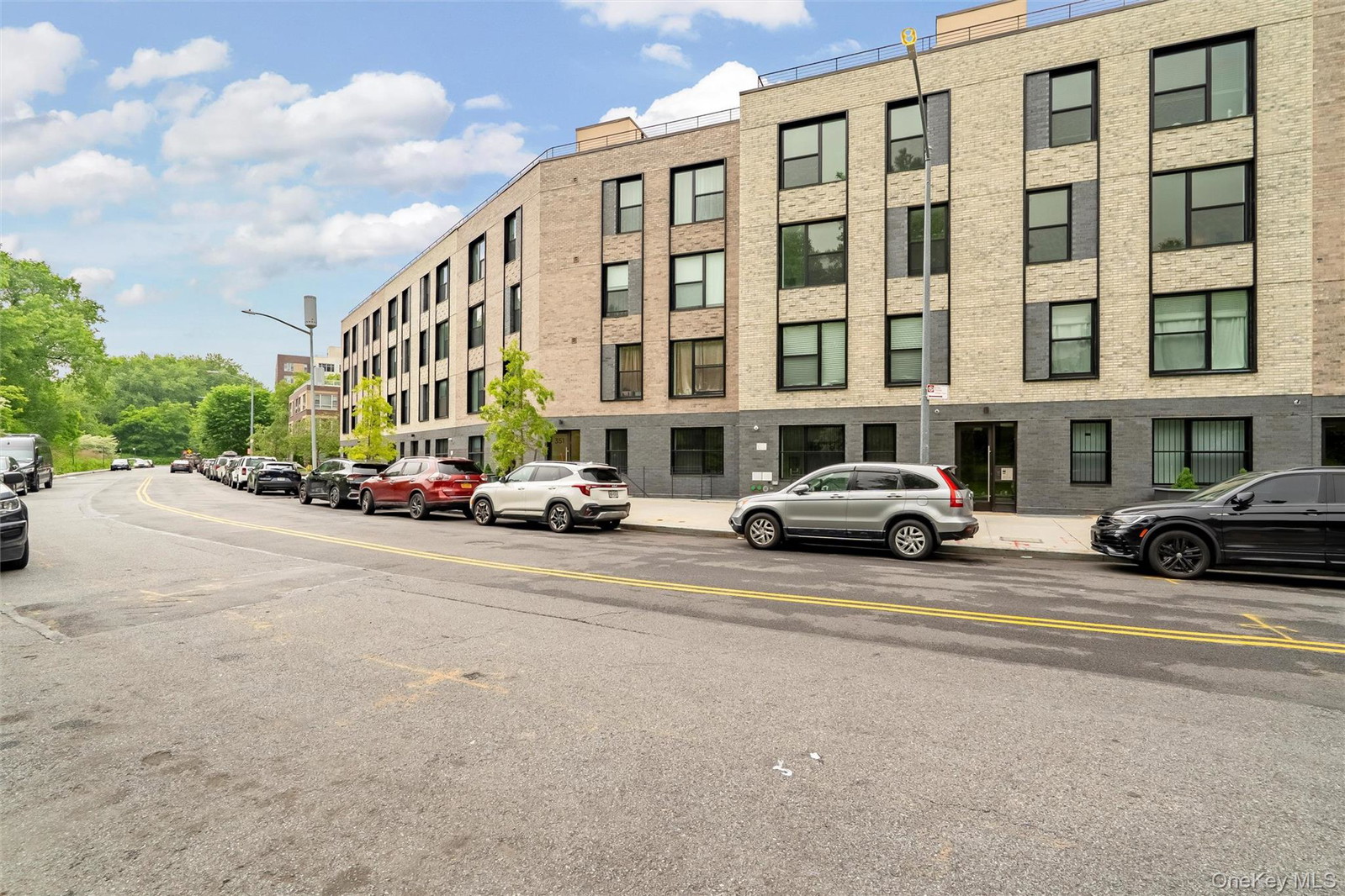 355 Bronx River Ave Unit 3B