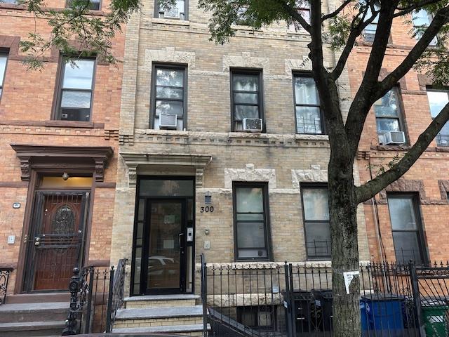 300 Linden St