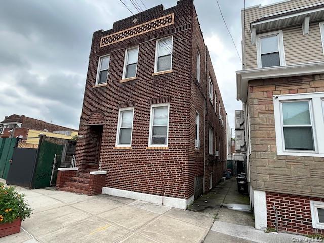 6138 Grand Ave