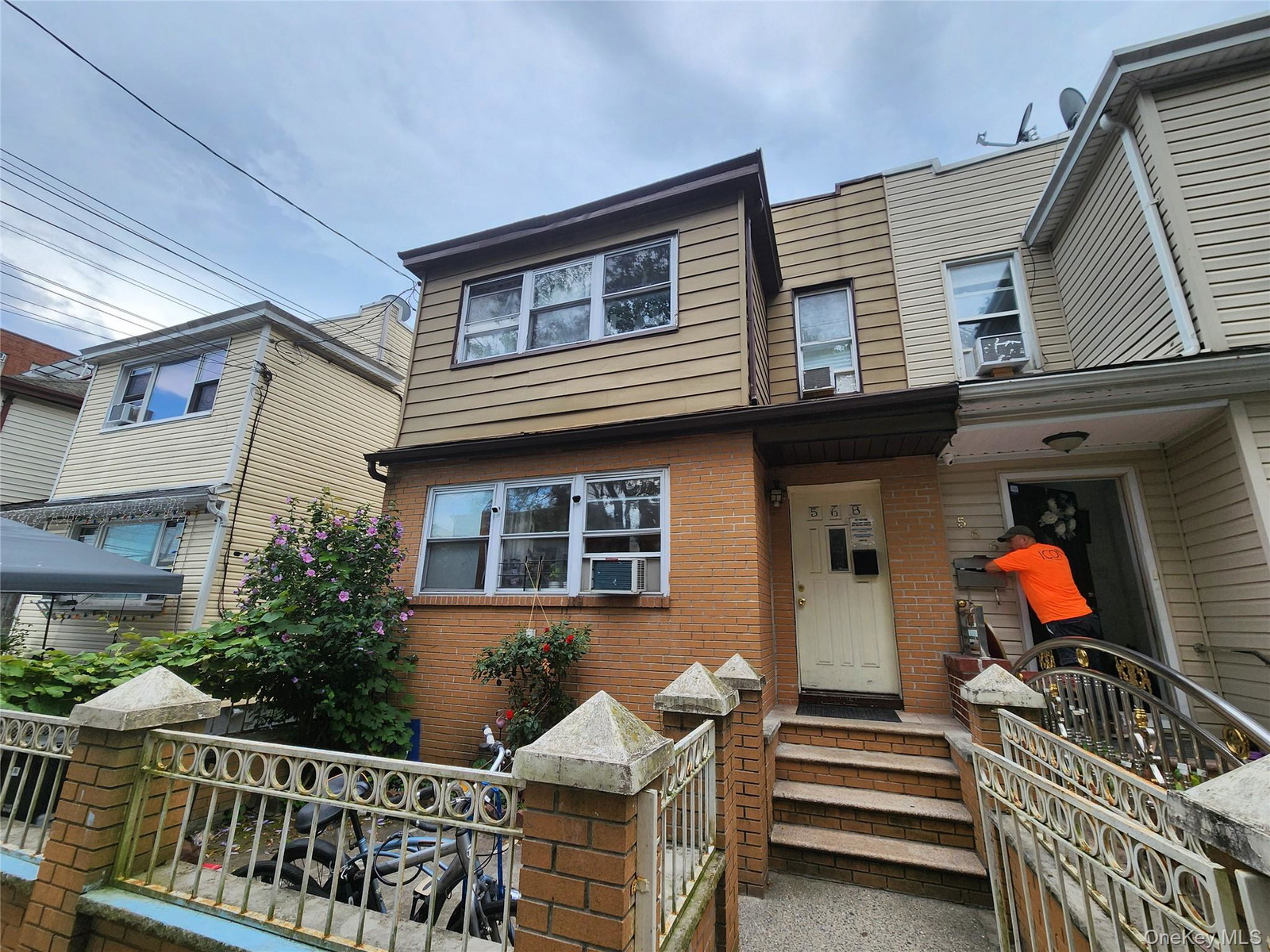 568 Drew St