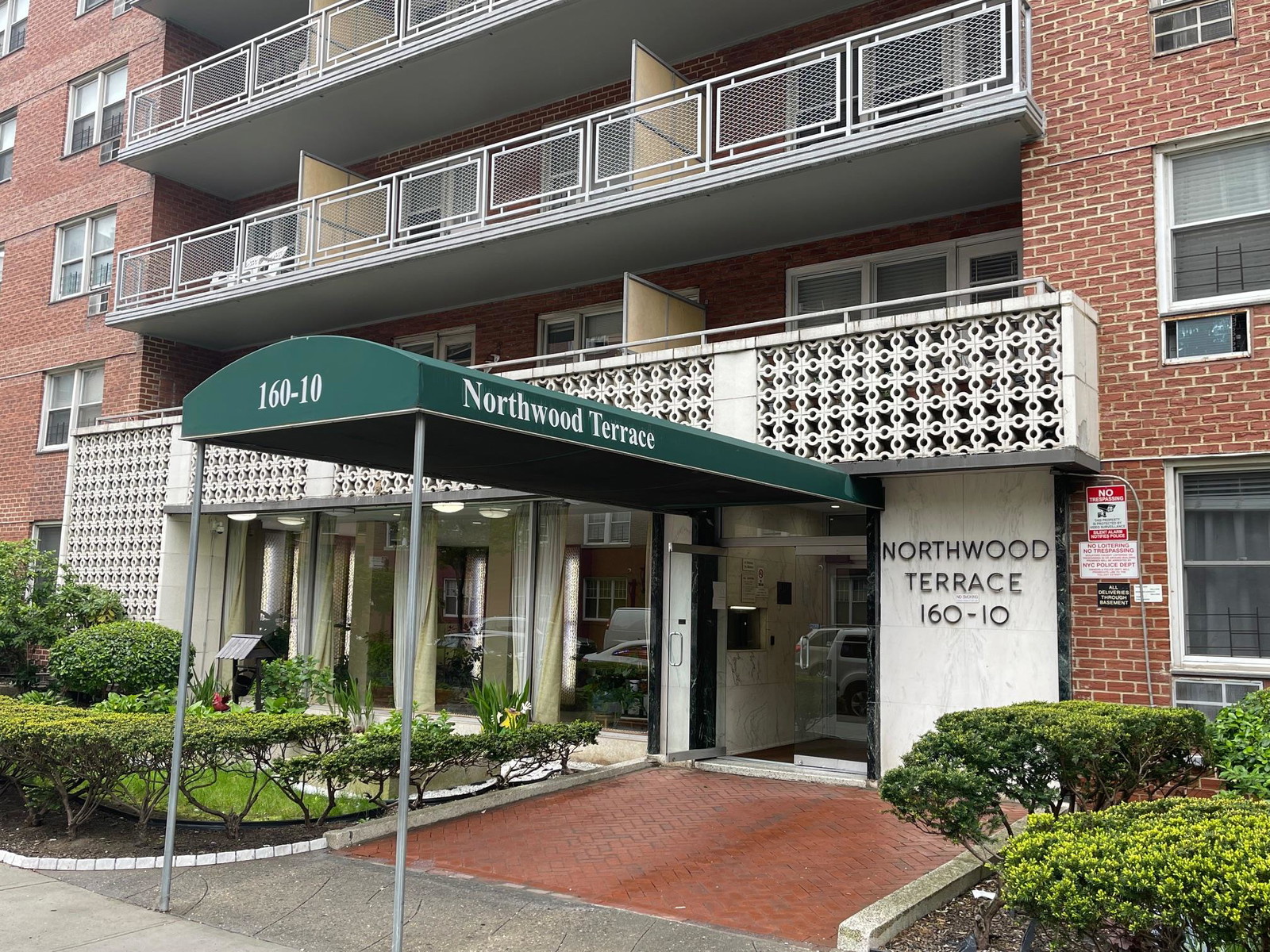 16010 89th Ave Unit 15H