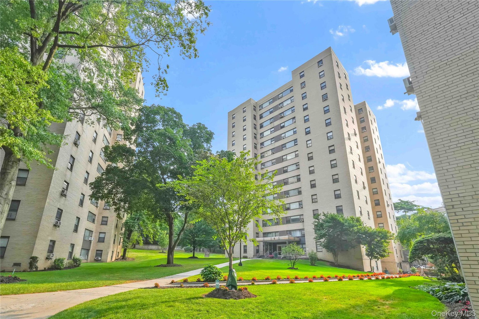 6 Fordham Hill Oval Unit 11G