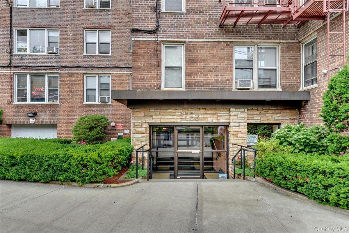 4265 Webster Ave Unit 7C