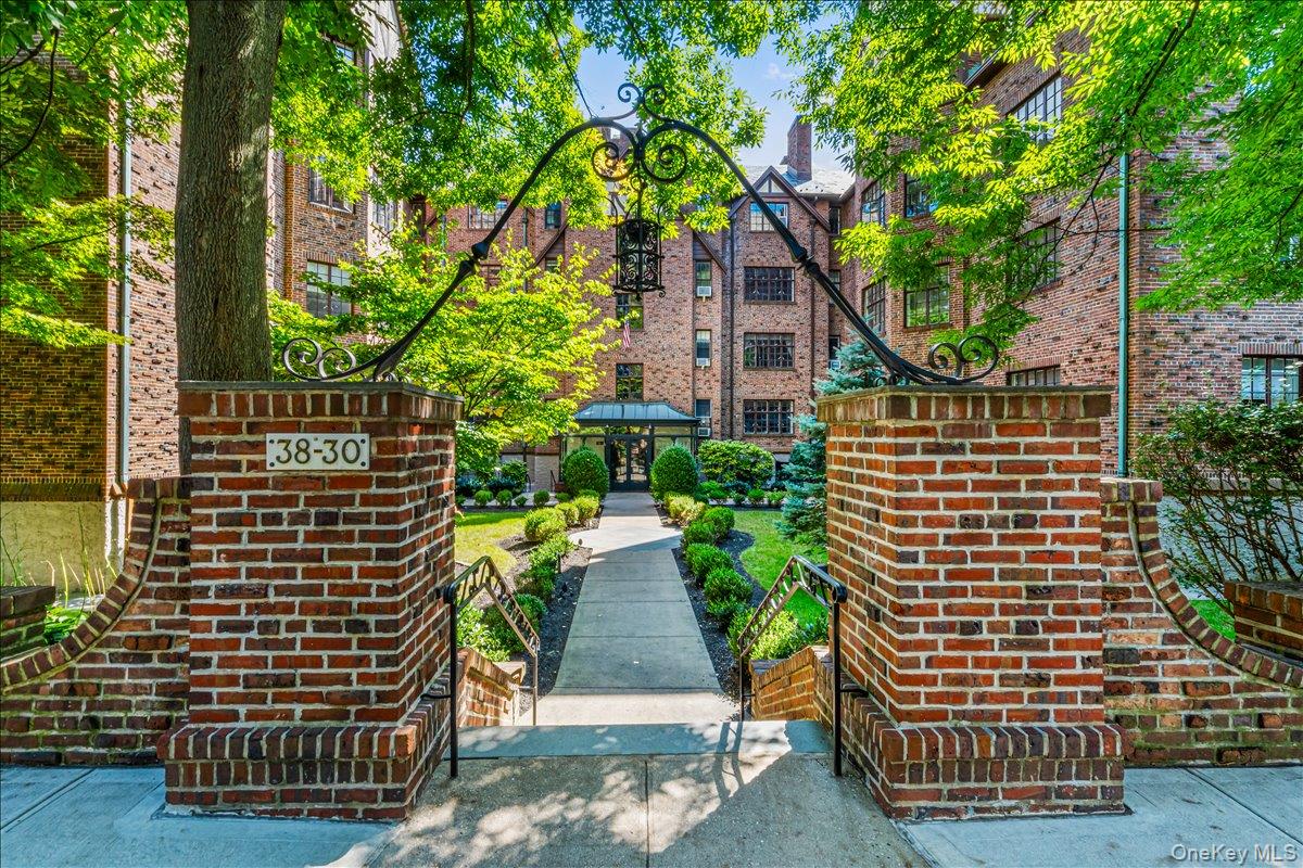 3830 Douglaston Pkwy Unit G2