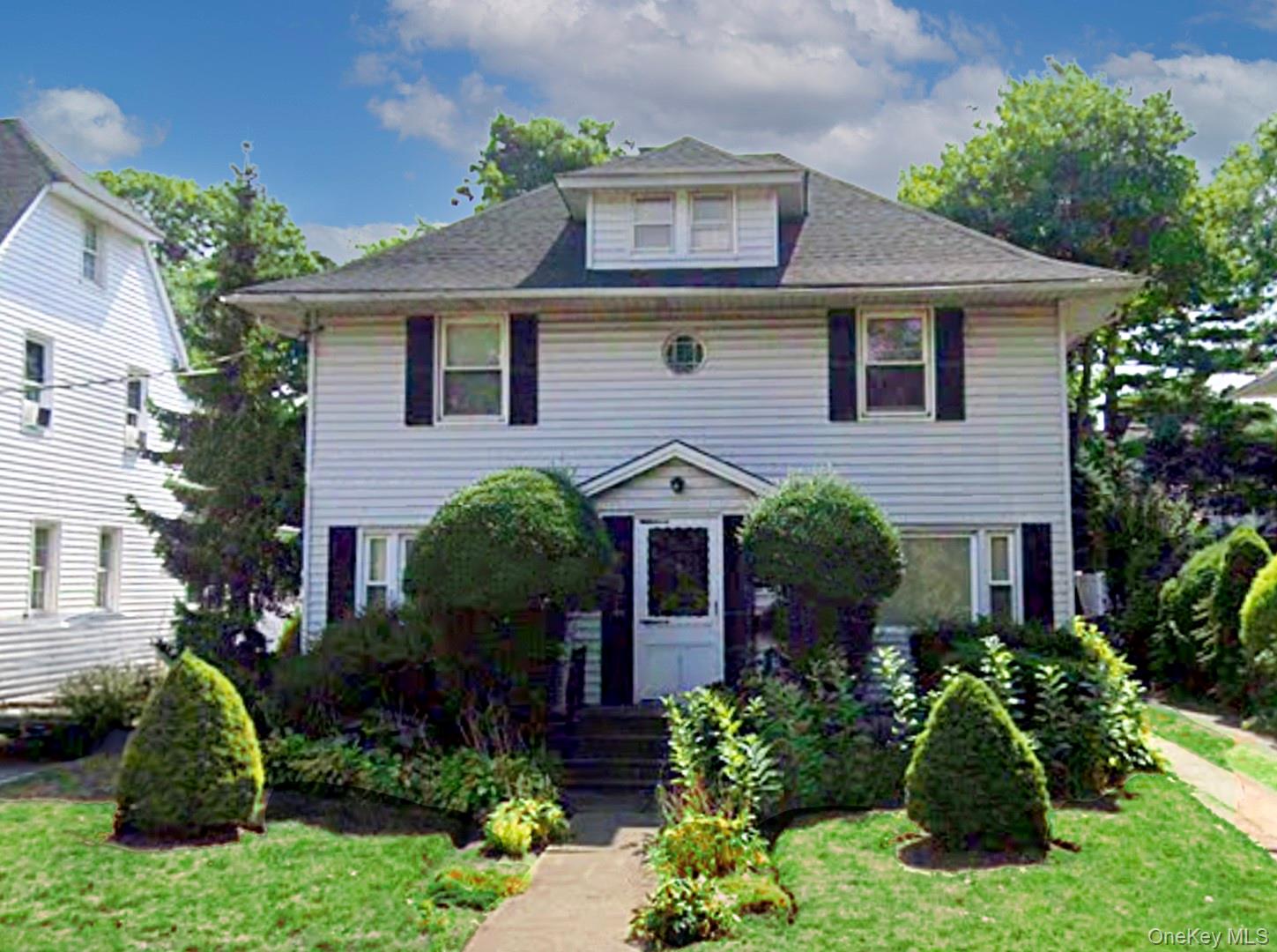 65 Lakeside Dr