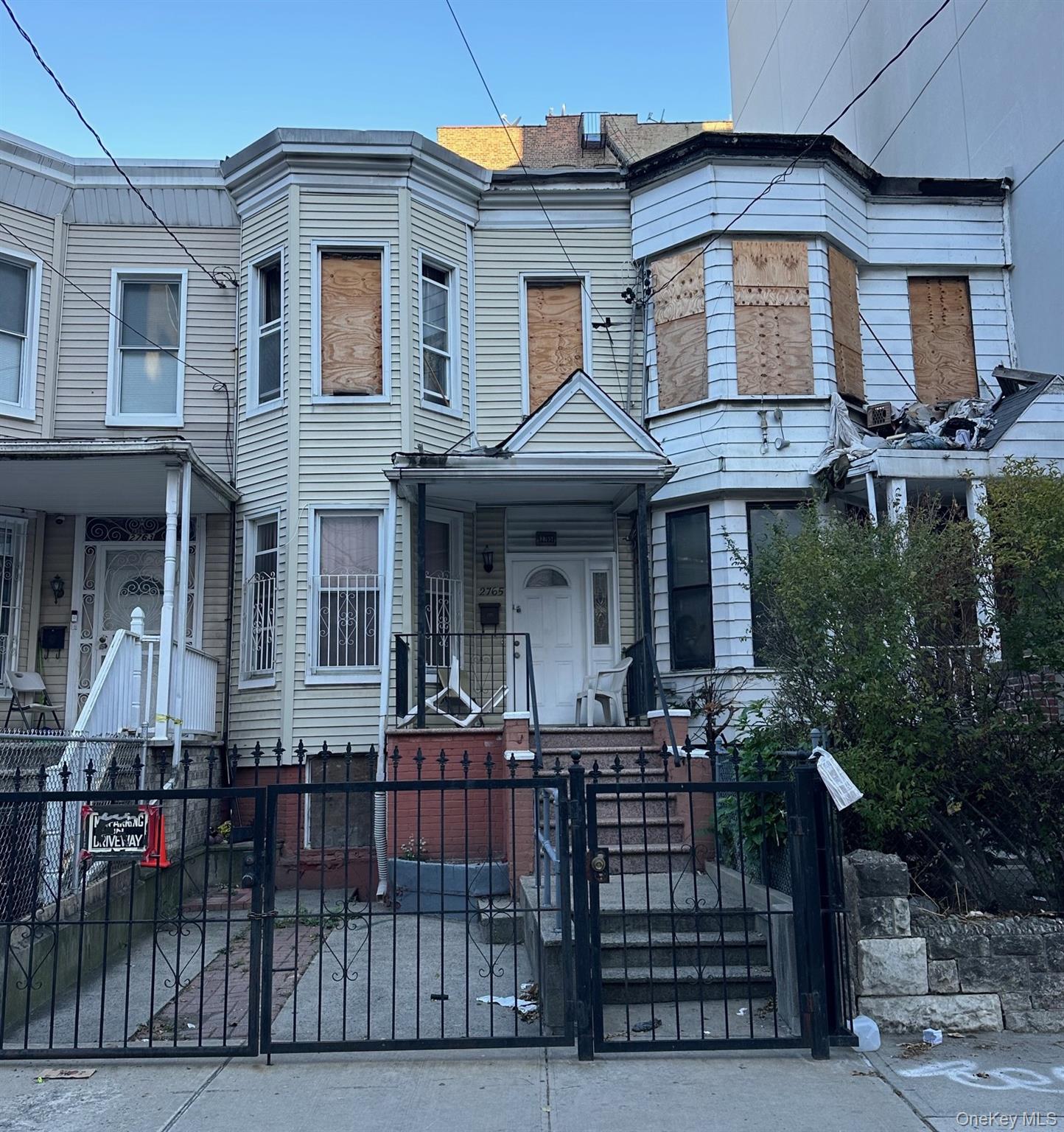 2765 Creston Ave