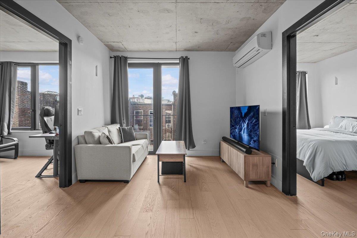 458 E 25th St Unit 305