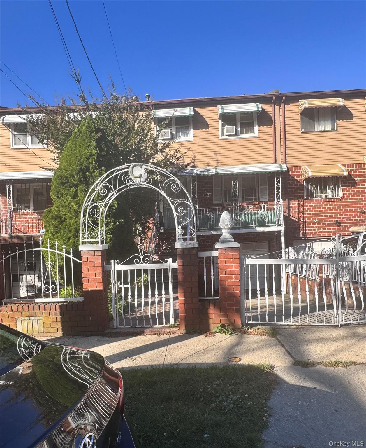 598 Shepherd Ave