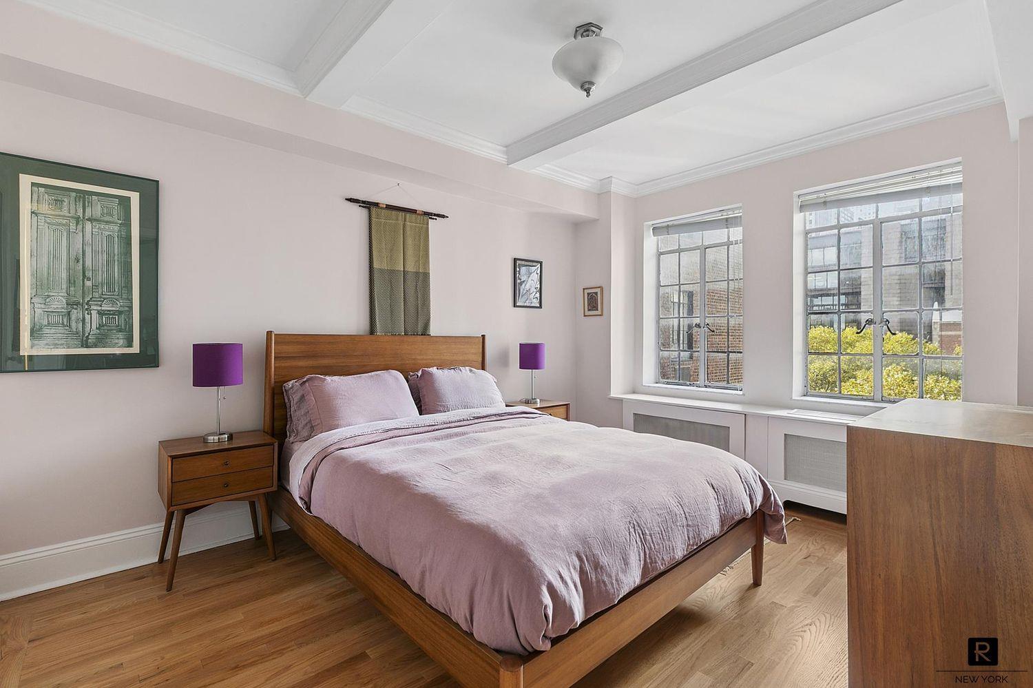 45 Tudor City Place Unit 907