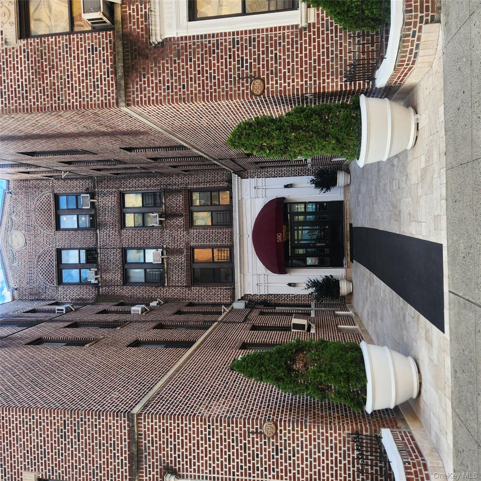 590 Parkside Ave Unit 1bw