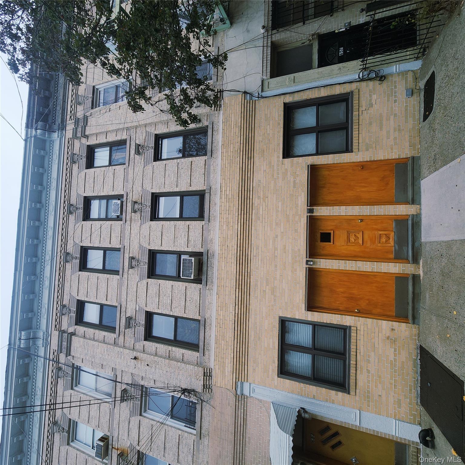 655 Woodward Ave