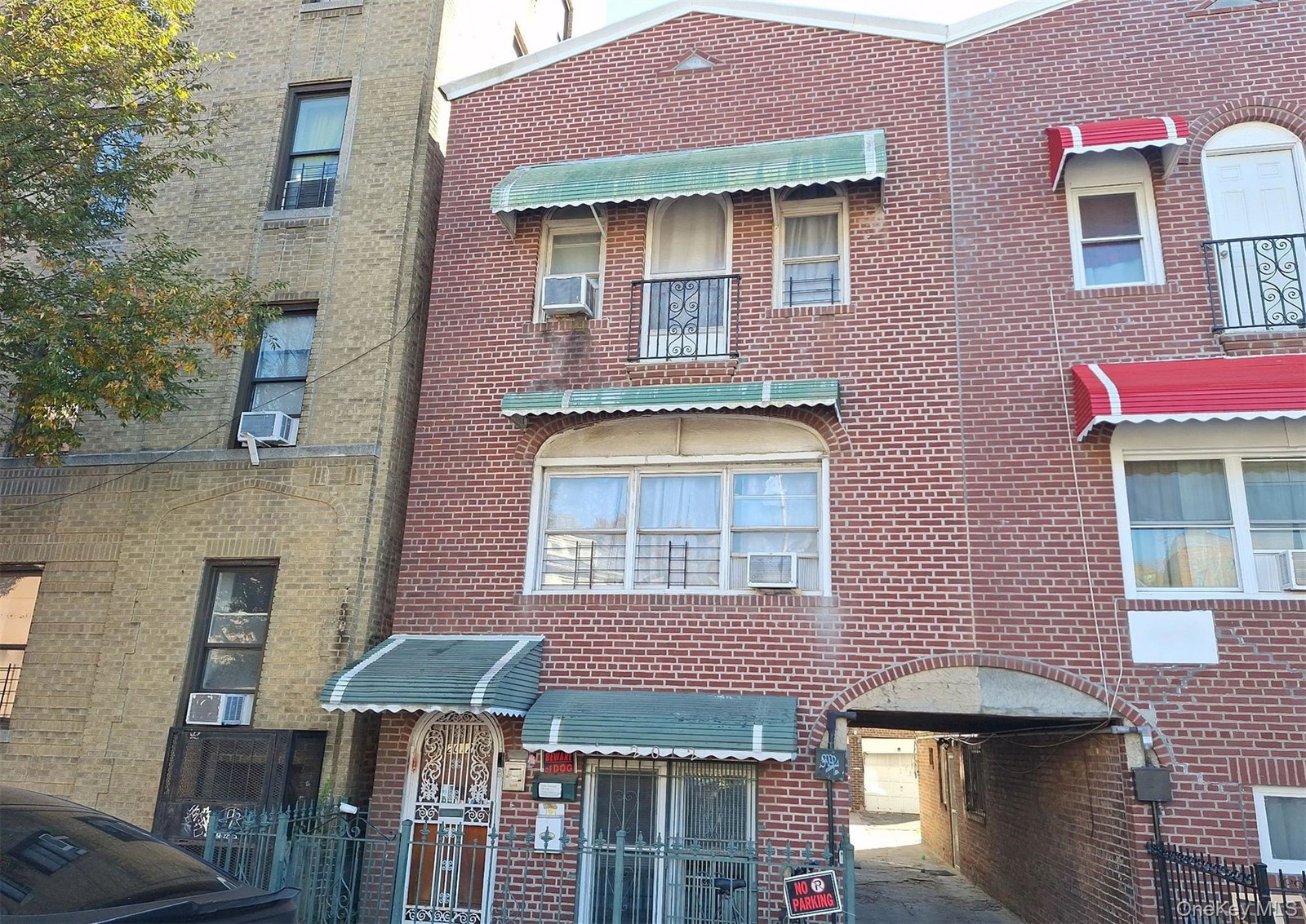 2012 Benedict Ave