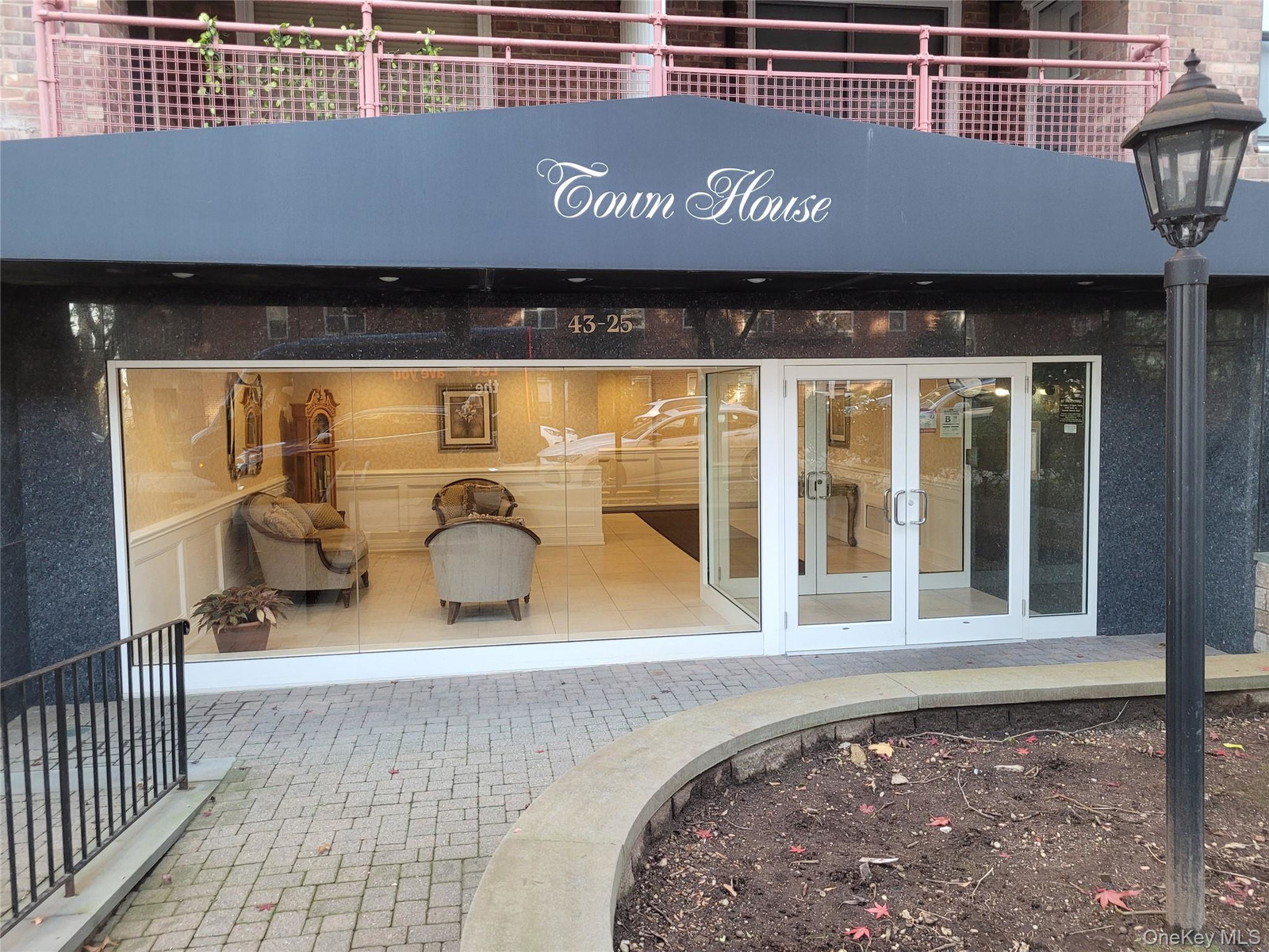 4325 Douglaston Pkwy Unit 4J