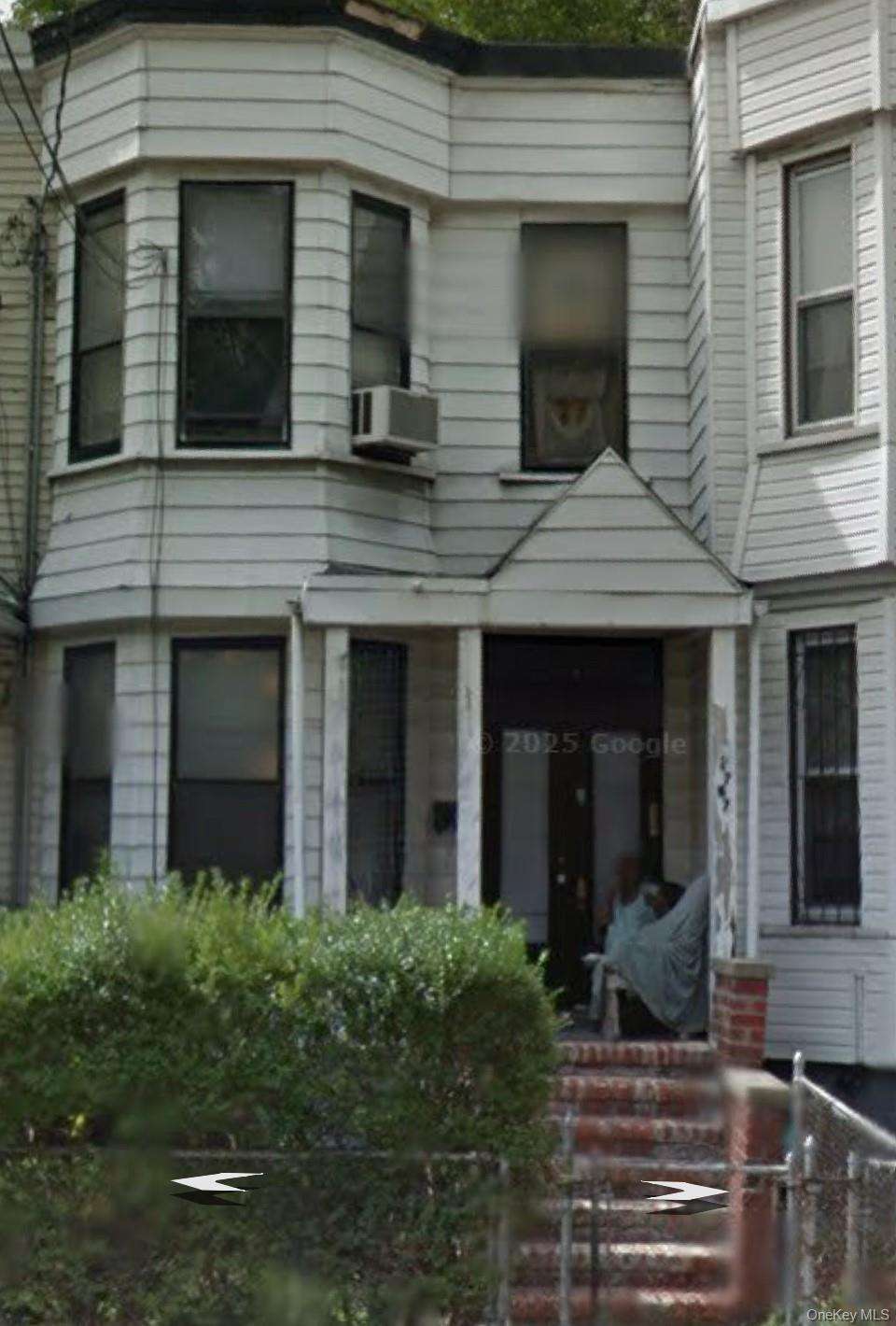 2767 Creston Ave