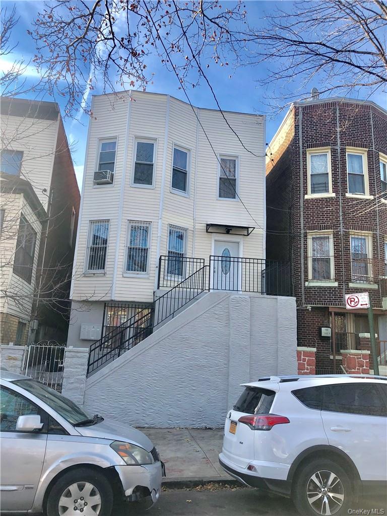 1823 Amethyst St