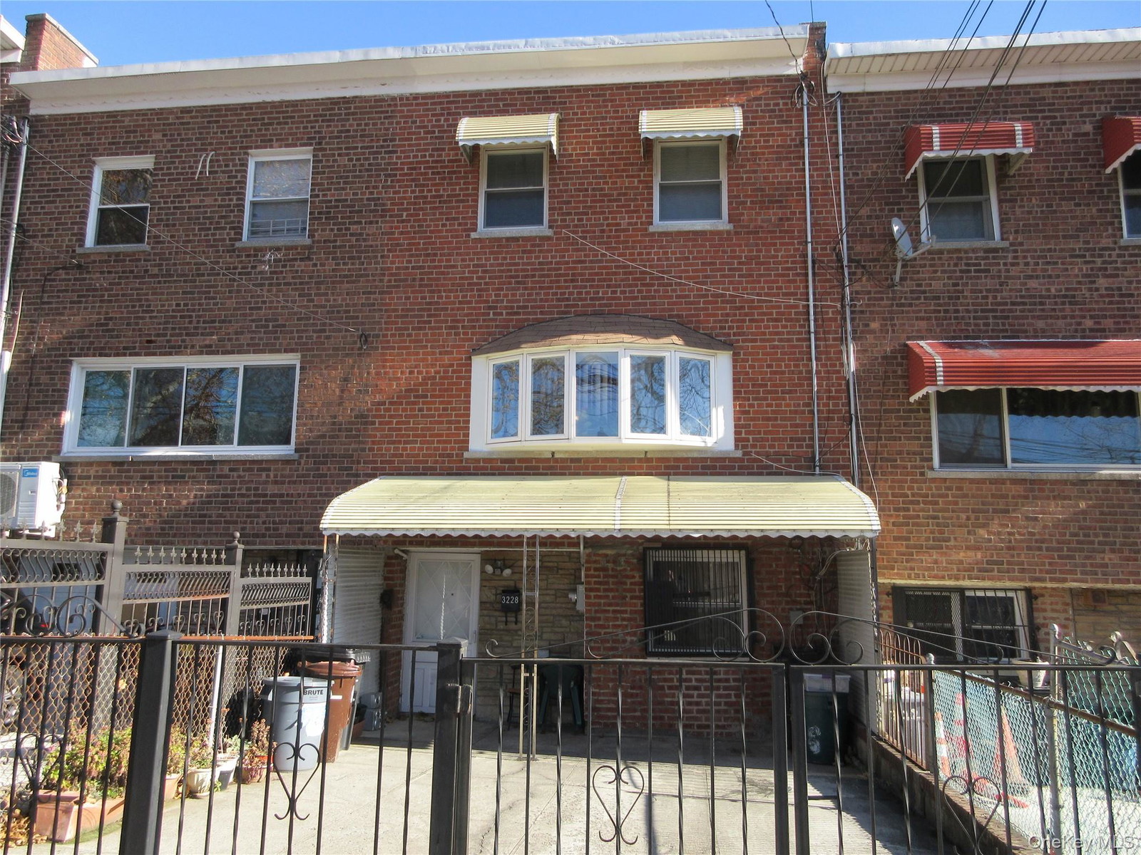 3228 Tenbroeck Ave