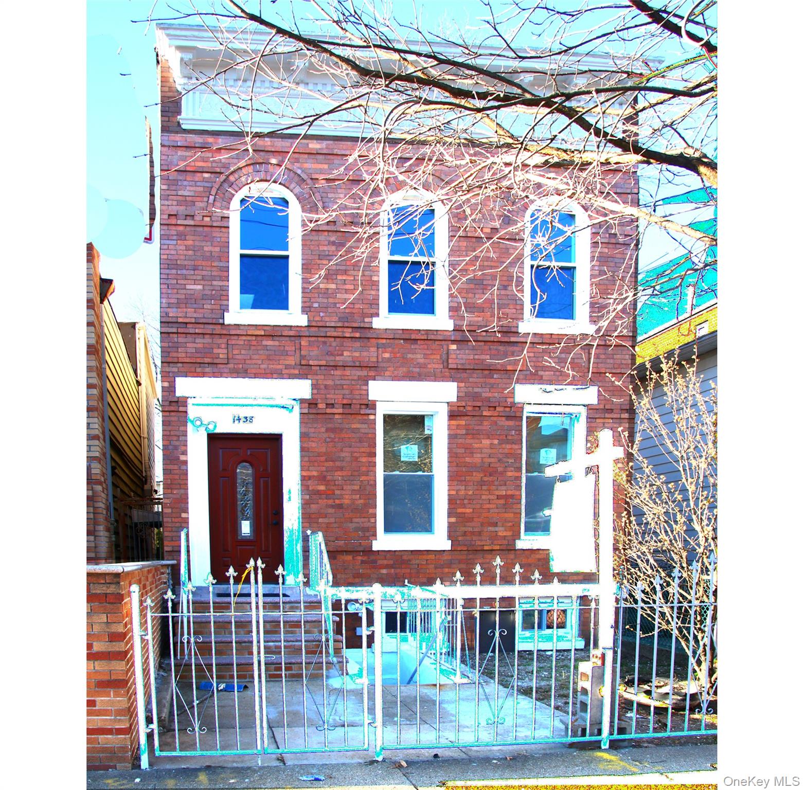 1438 E 95th St