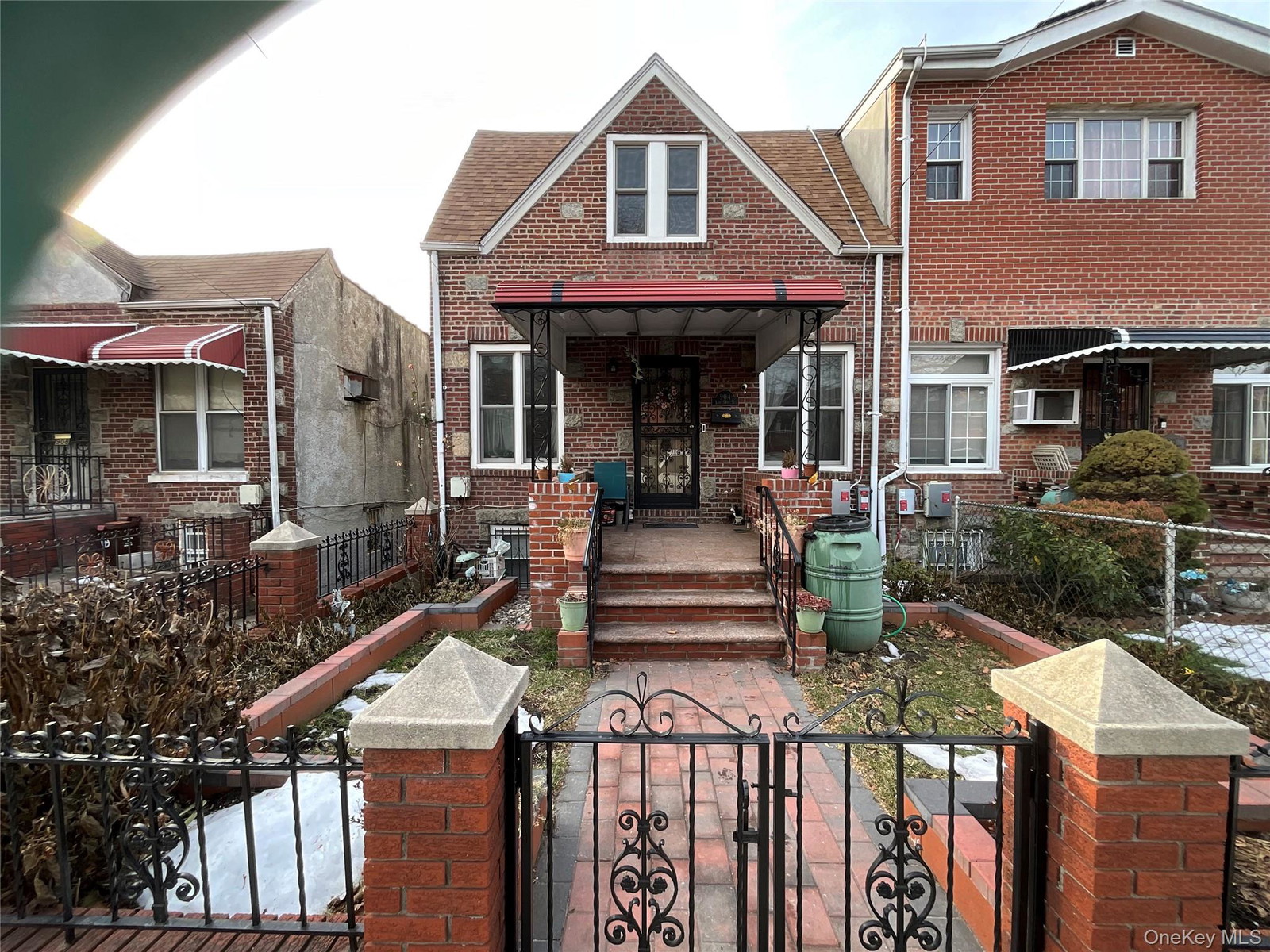 904 E 54th St