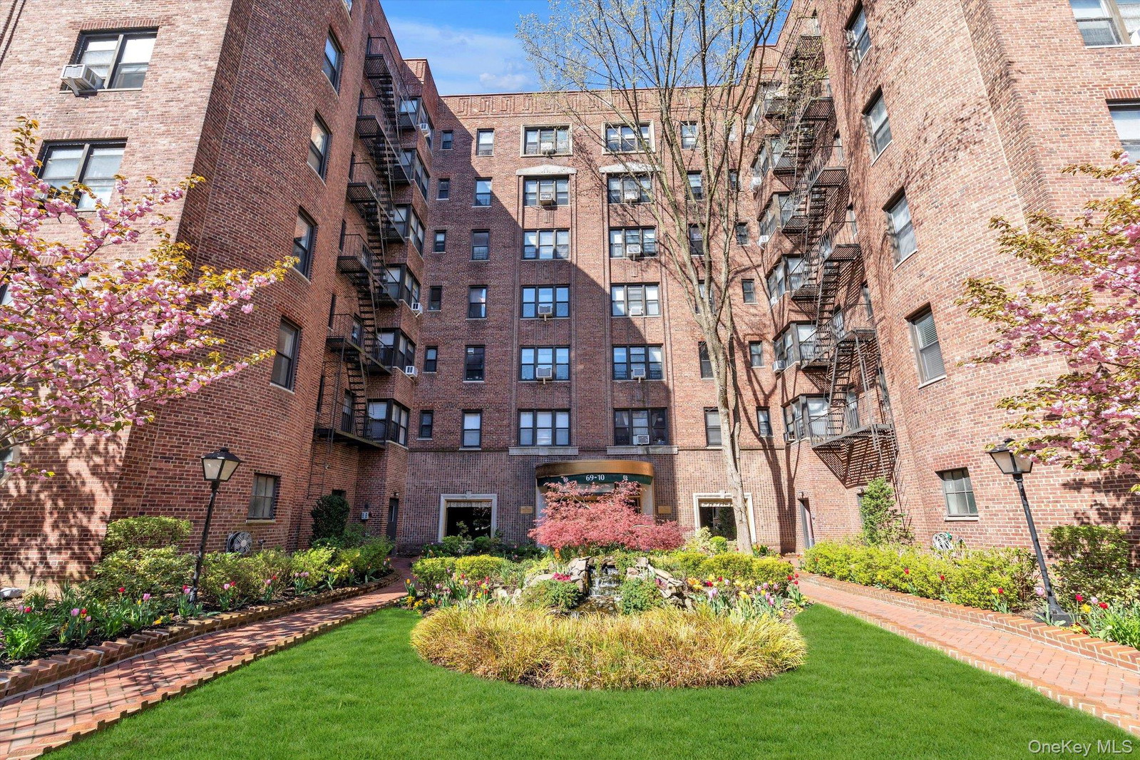 6910 Yellowstone Blvd Unit 210