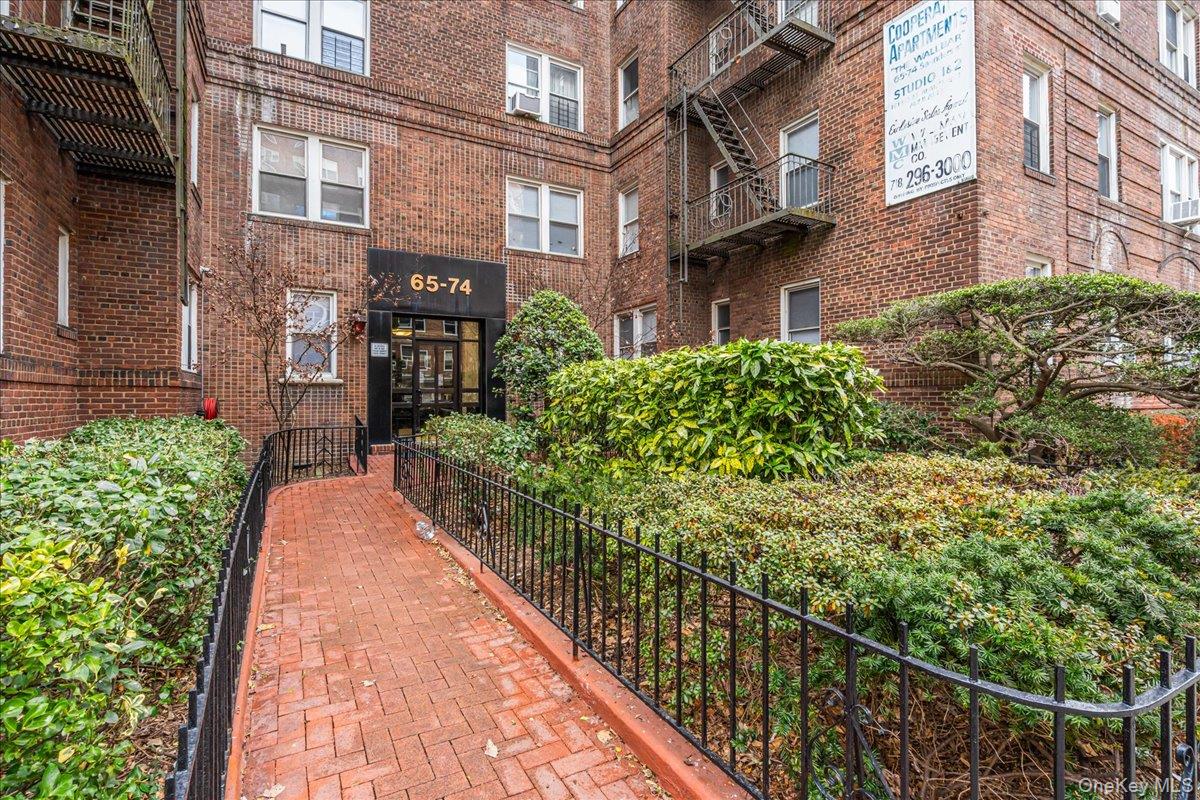 6574 Saunders St Unit 6J