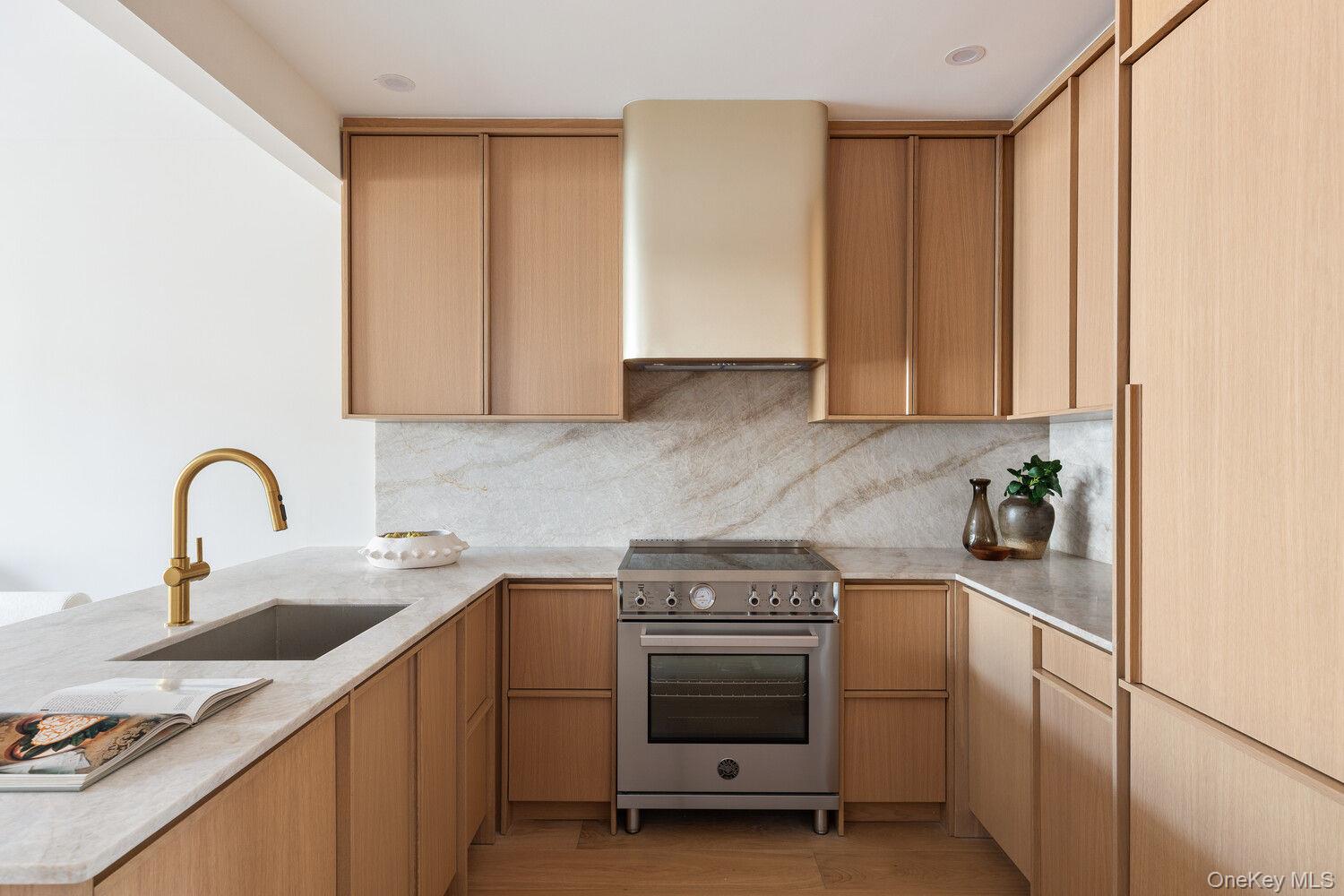 215 Calyer St Unit 2