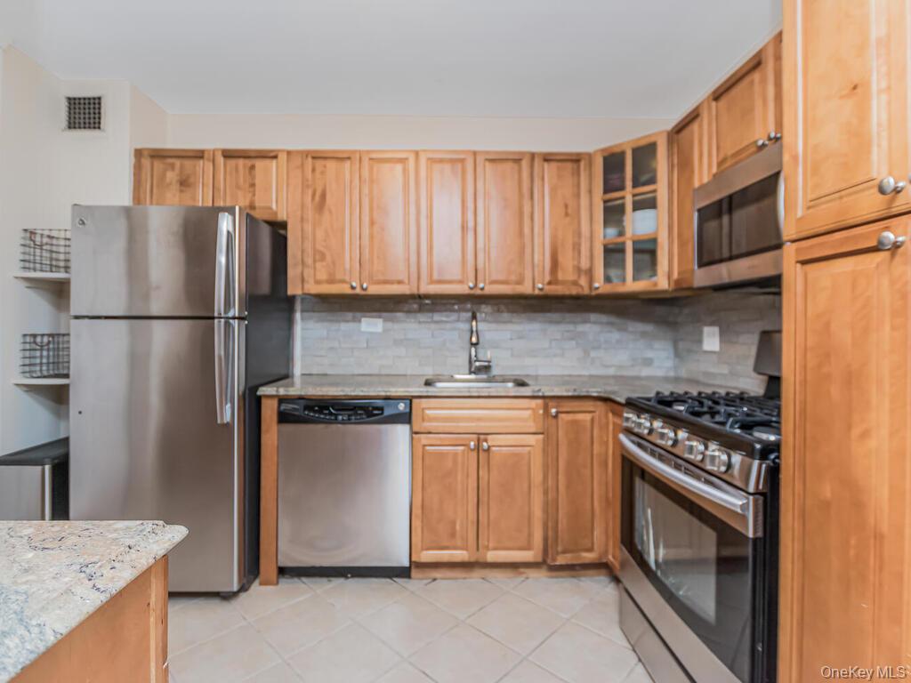 3935 Blackstone Ave Unit 8A