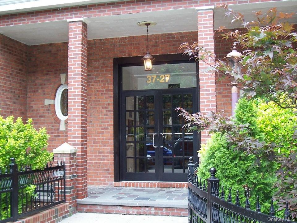3727 86th St Unit 1M