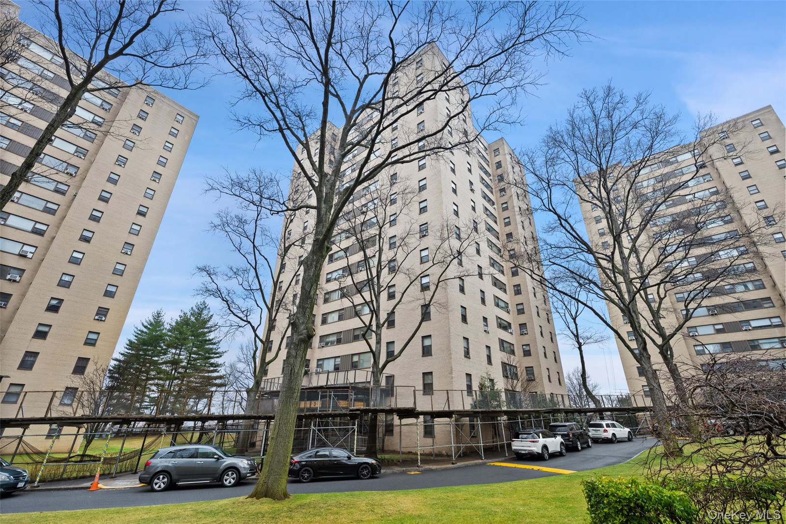 3 Fordham Hill Oval Av Unit 10B