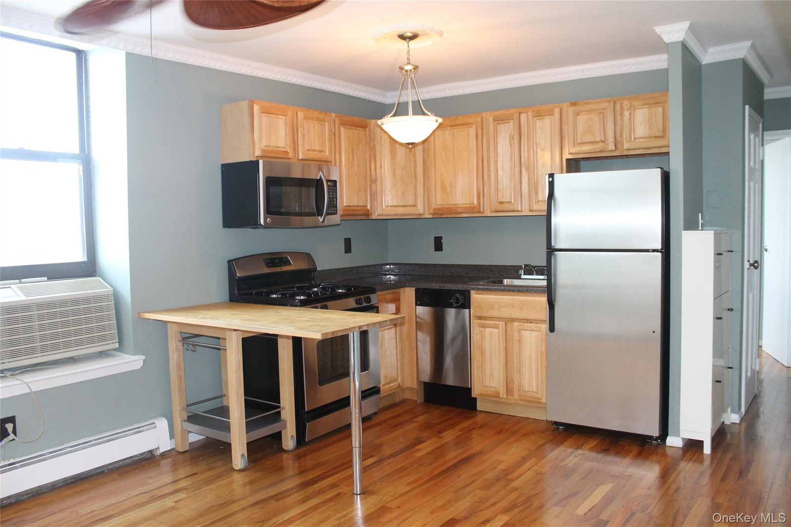14-23 31 Avenue Unit 4C