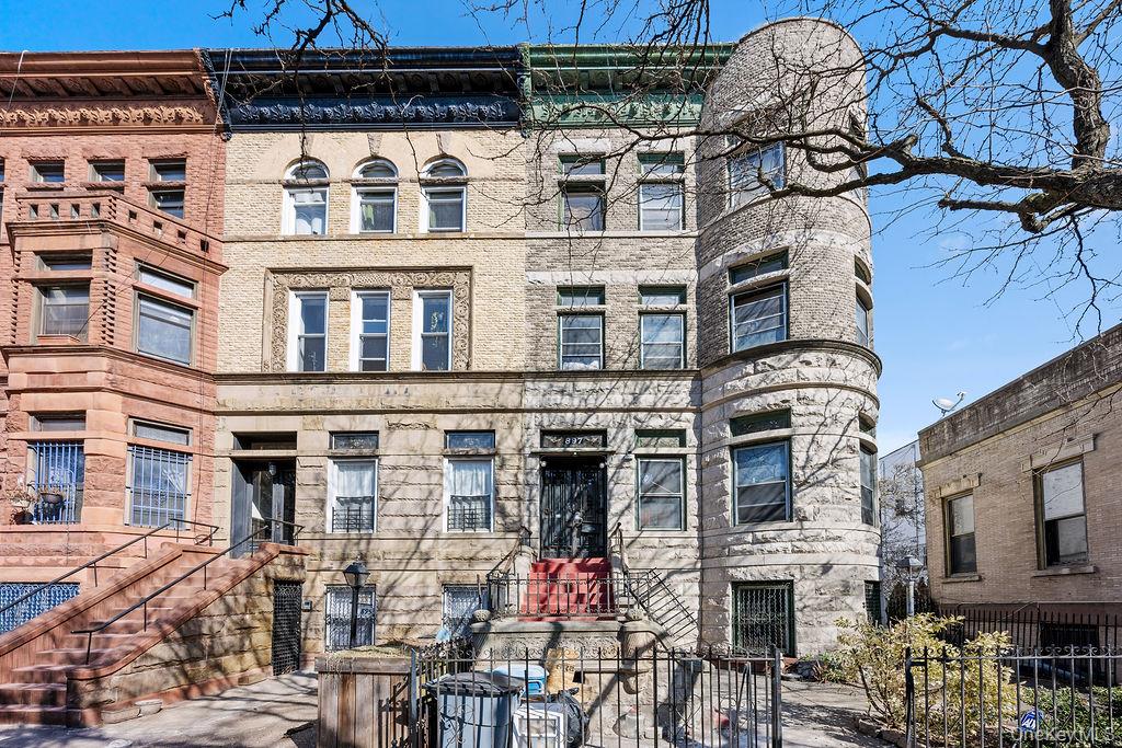 897 Park Pl