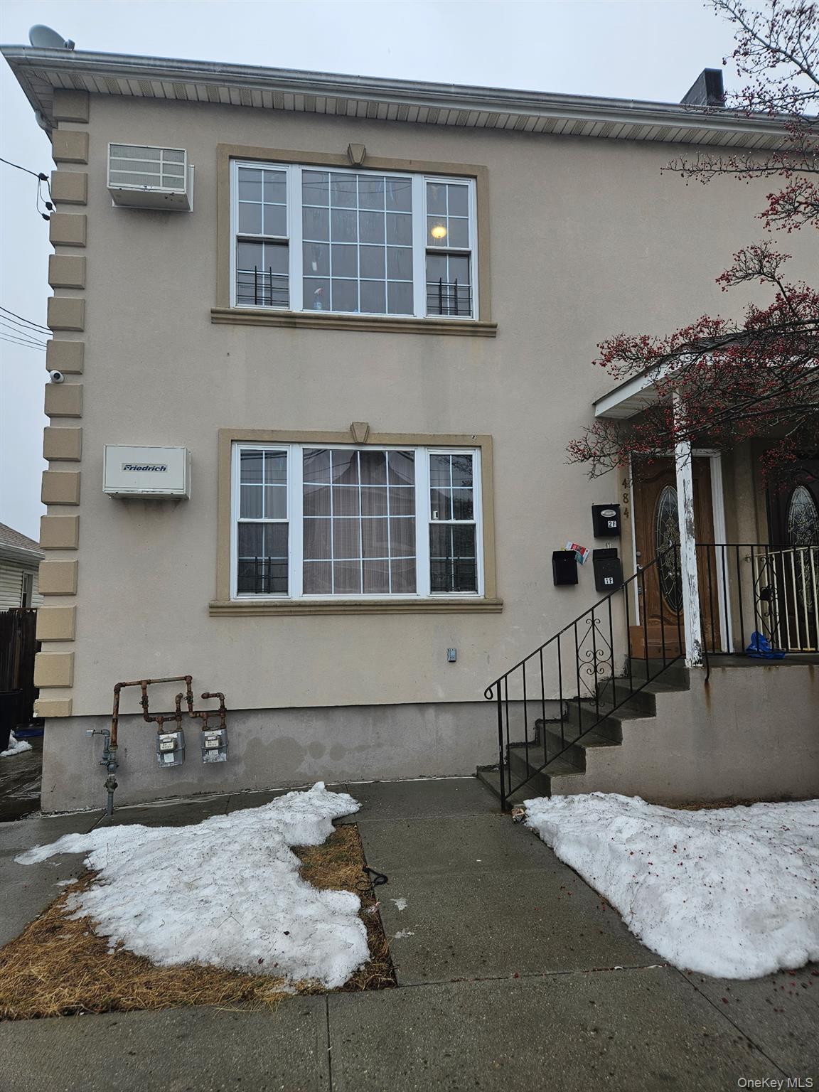 484 Beach 44th St