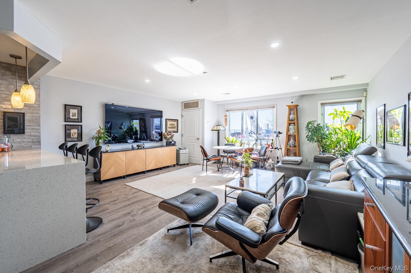 1490 Outlook Ave Unit 1G