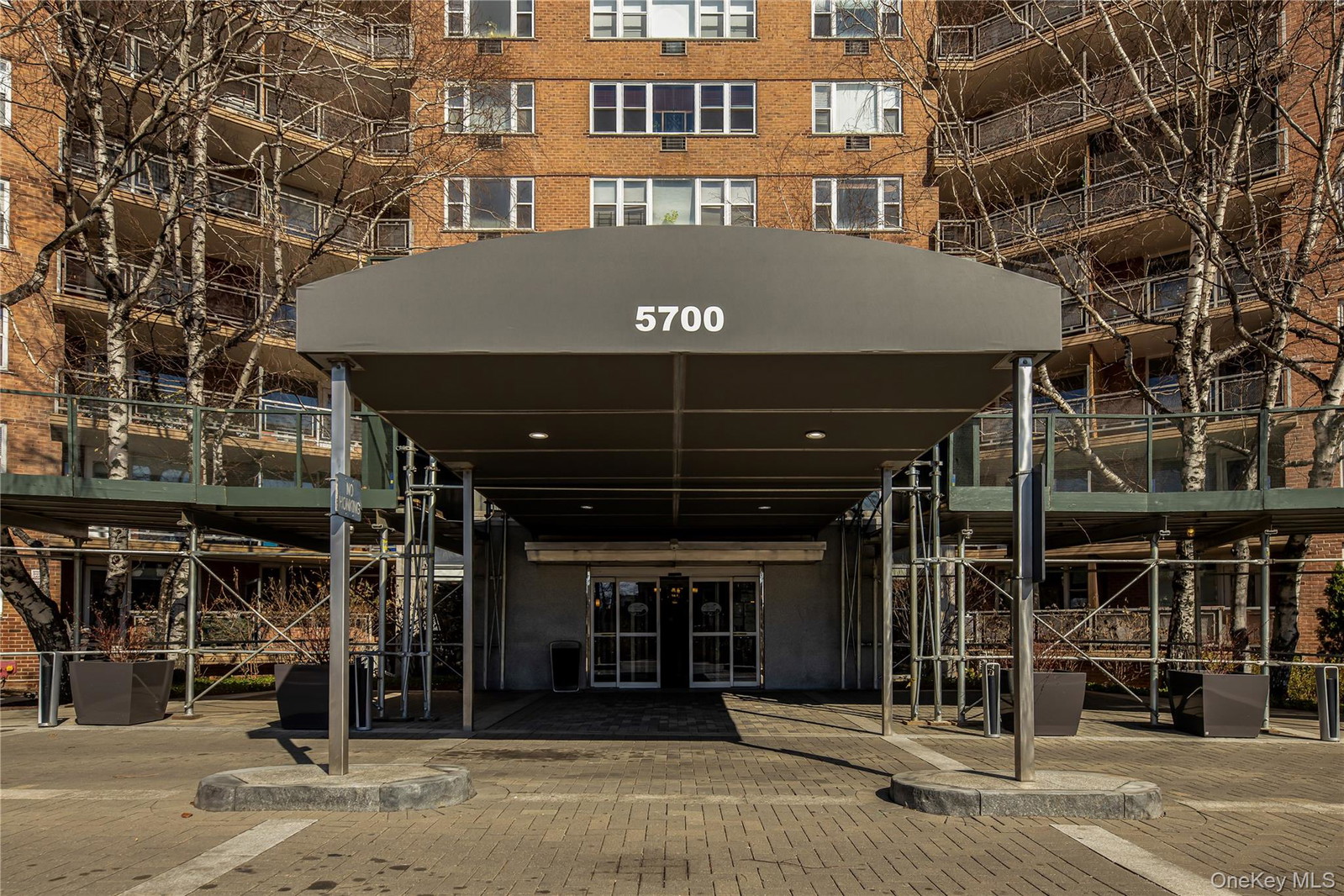 5700 Arlington Ave Unit 2D