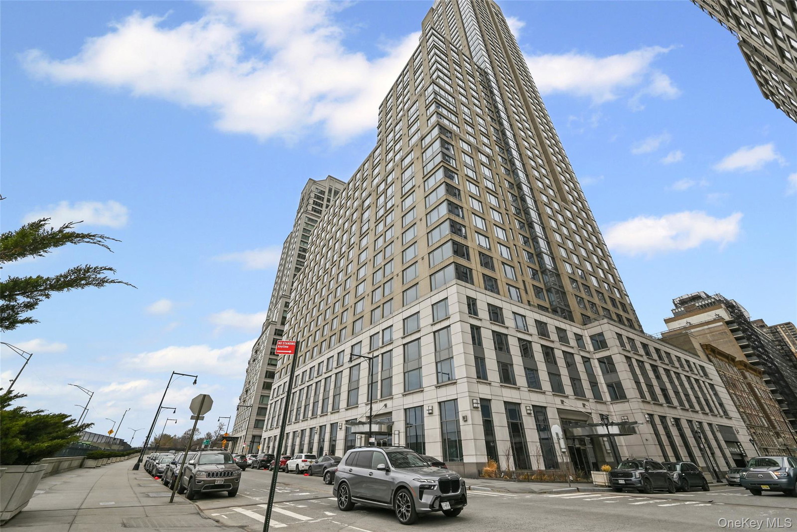 220 Riverside Boulevard Unit 19L
