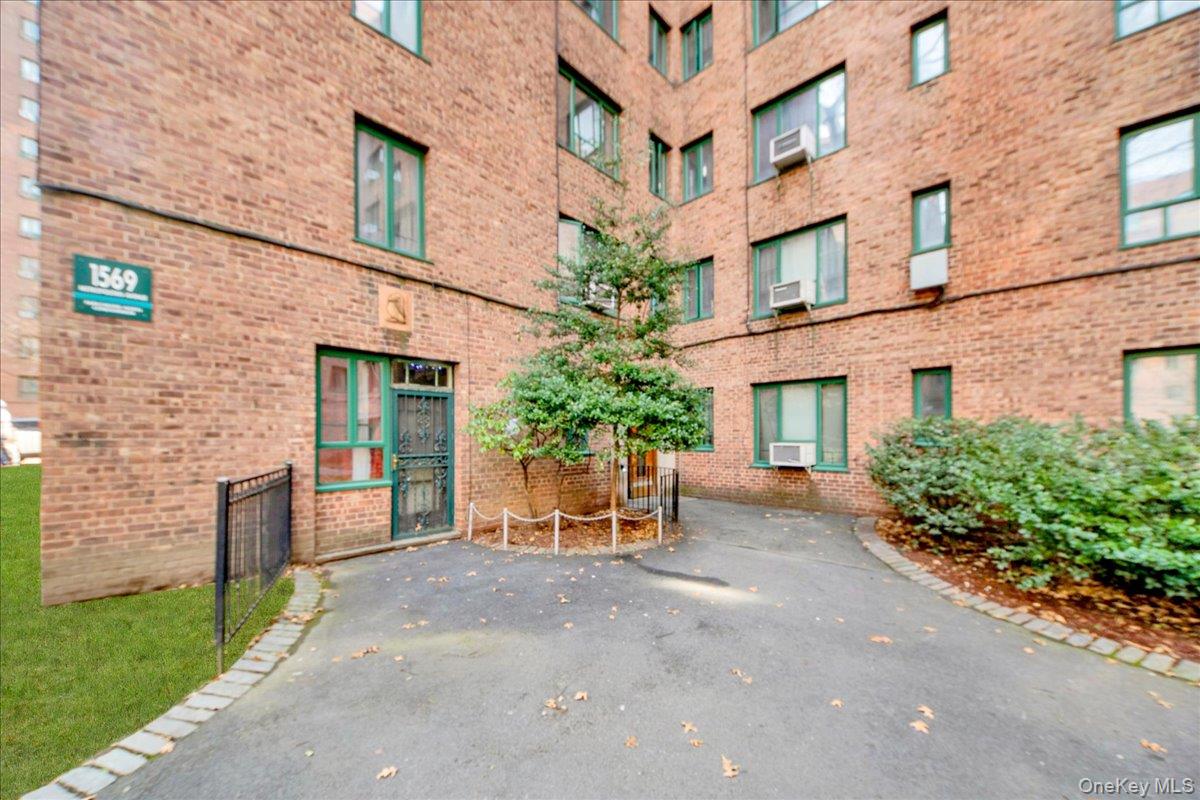 1569 Metropolitan Ave Unit 4G