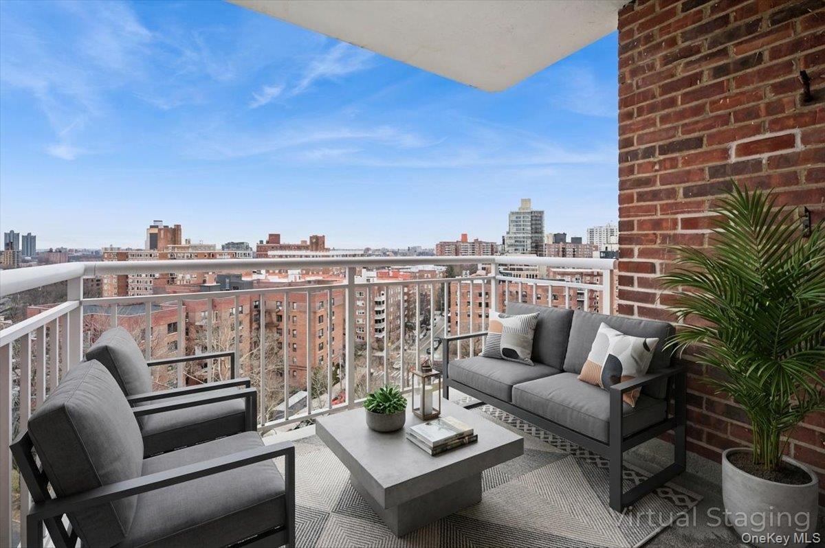 3935 Blackstone Ave Unit 10D