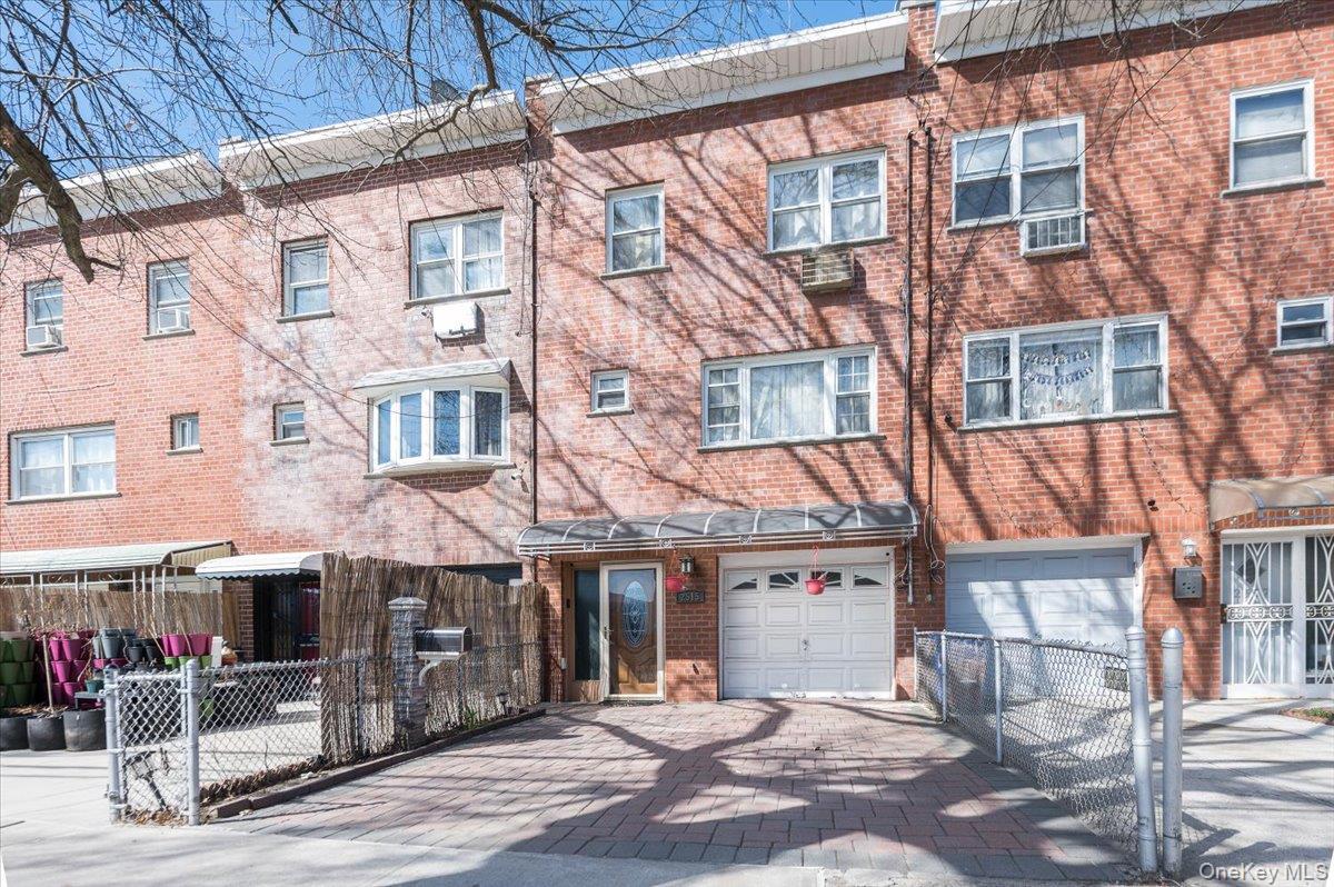 2515 Eastchester Rd