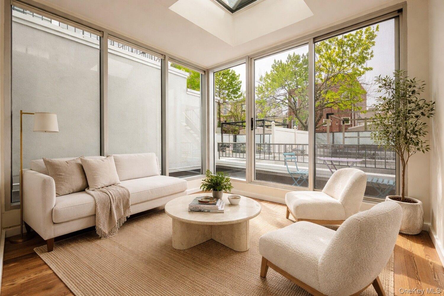 284 20th St Unit 1B