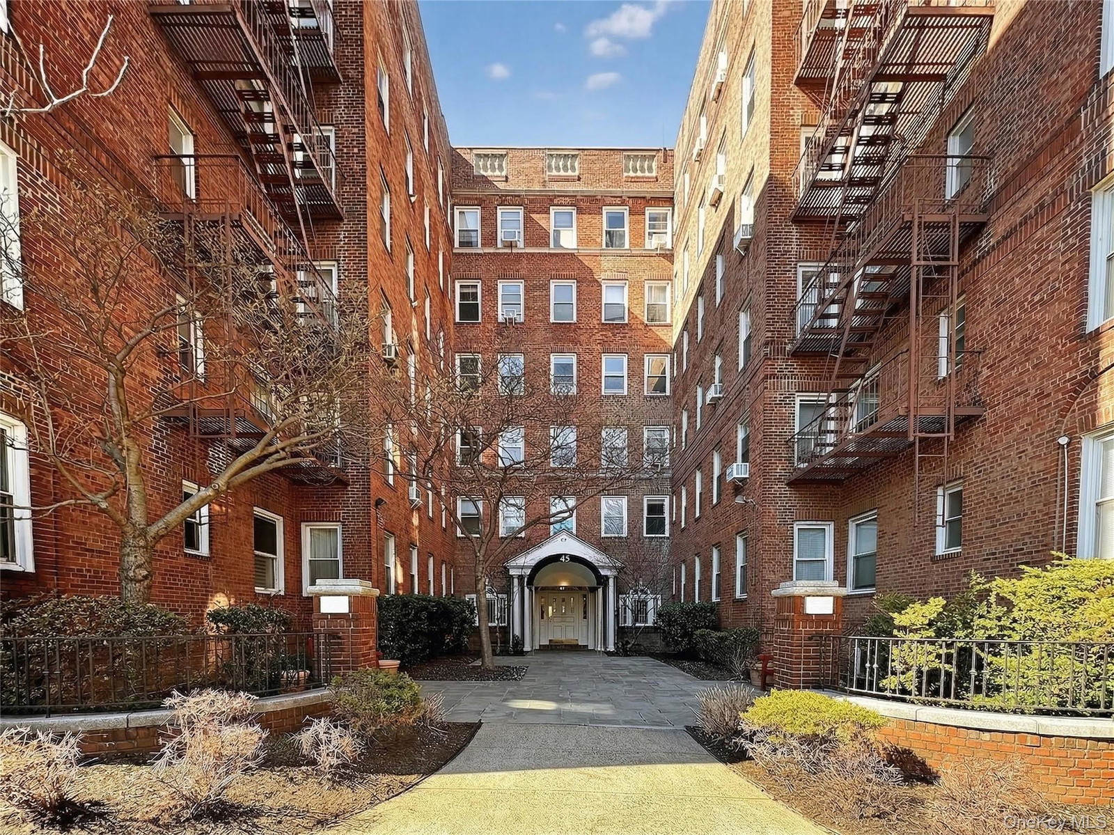 45 Kew Gardens Rd Unit 5N