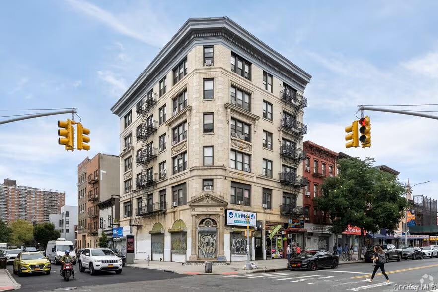 87 Graham Ave
