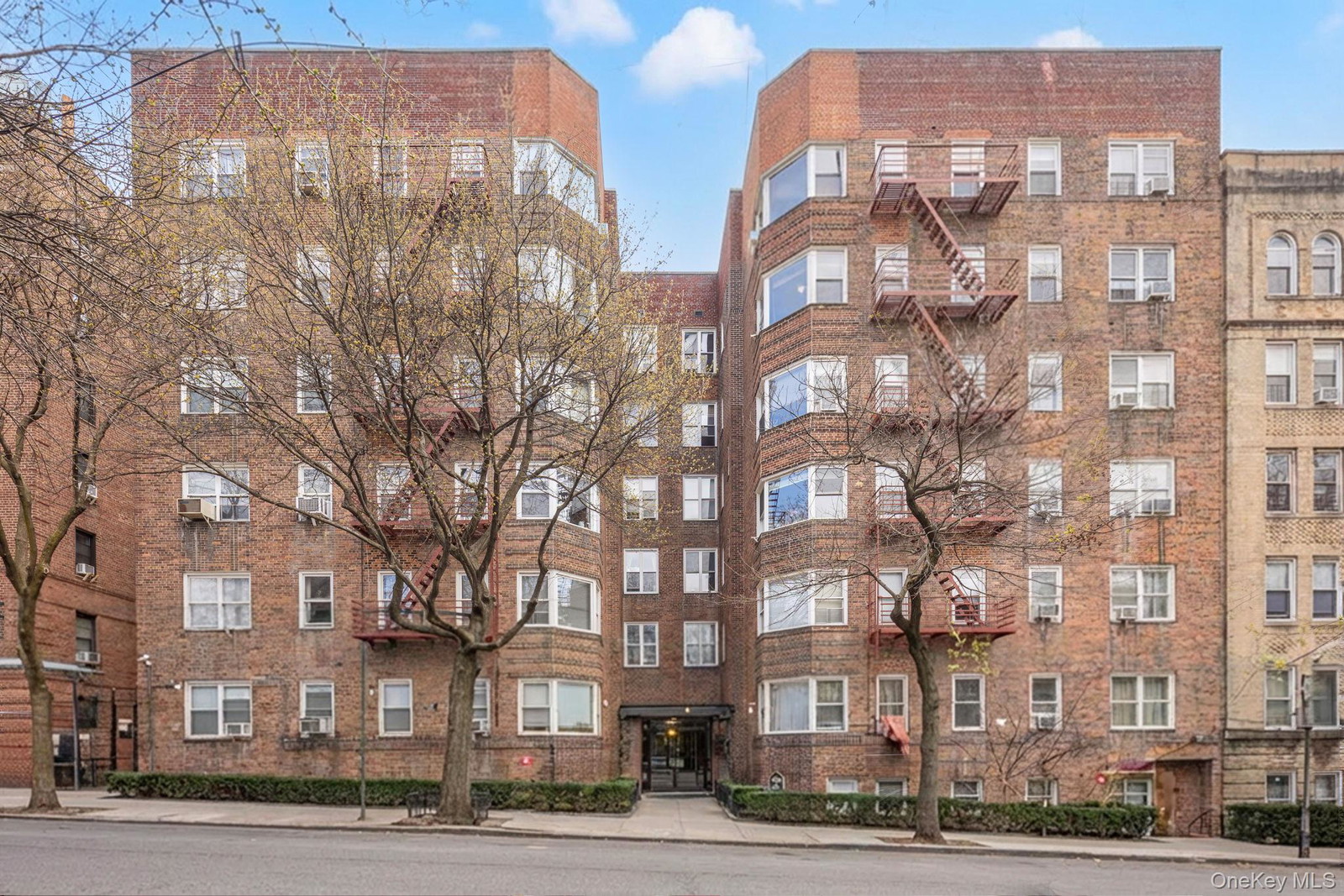 3810 Greystone Ave Unit 507