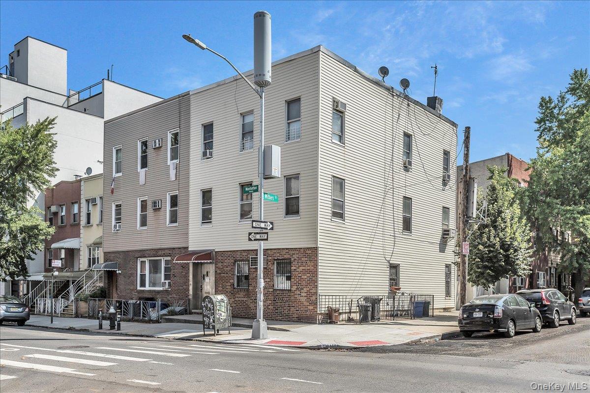 382 Manhattan Ave